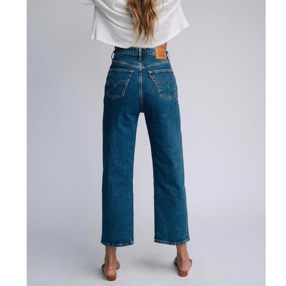 New w/o tags. Levi’s Ribcage straight jeans.